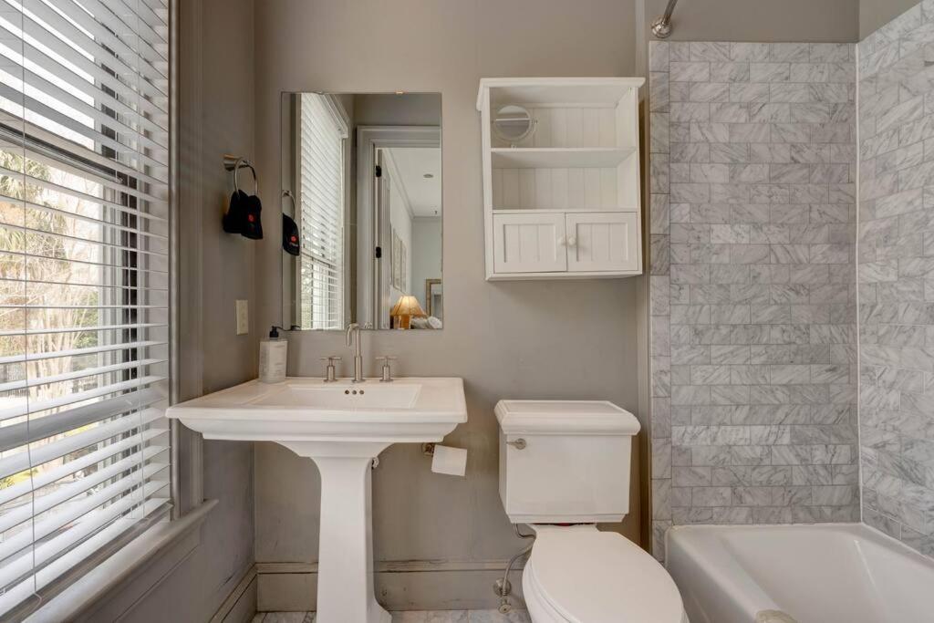 Elegant Sunlit Home With Private Rooftop Oasis Charleston Eksteriør bilde