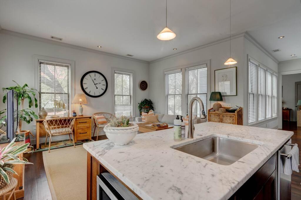 Elegant Sunlit Home With Private Rooftop Oasis Charleston Eksteriør bilde